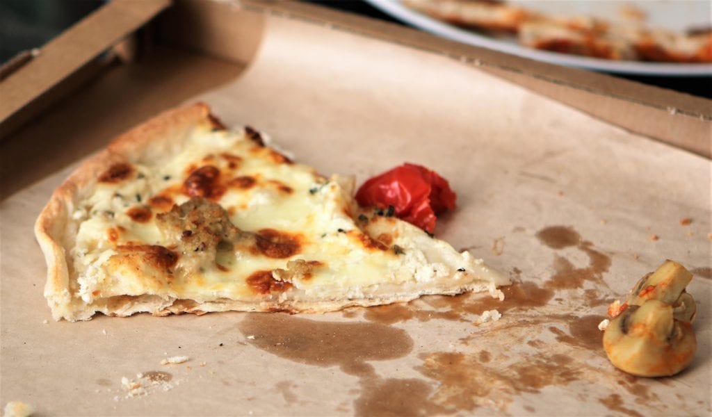 Nu kan man sortere sin pizzabakke som pap i København